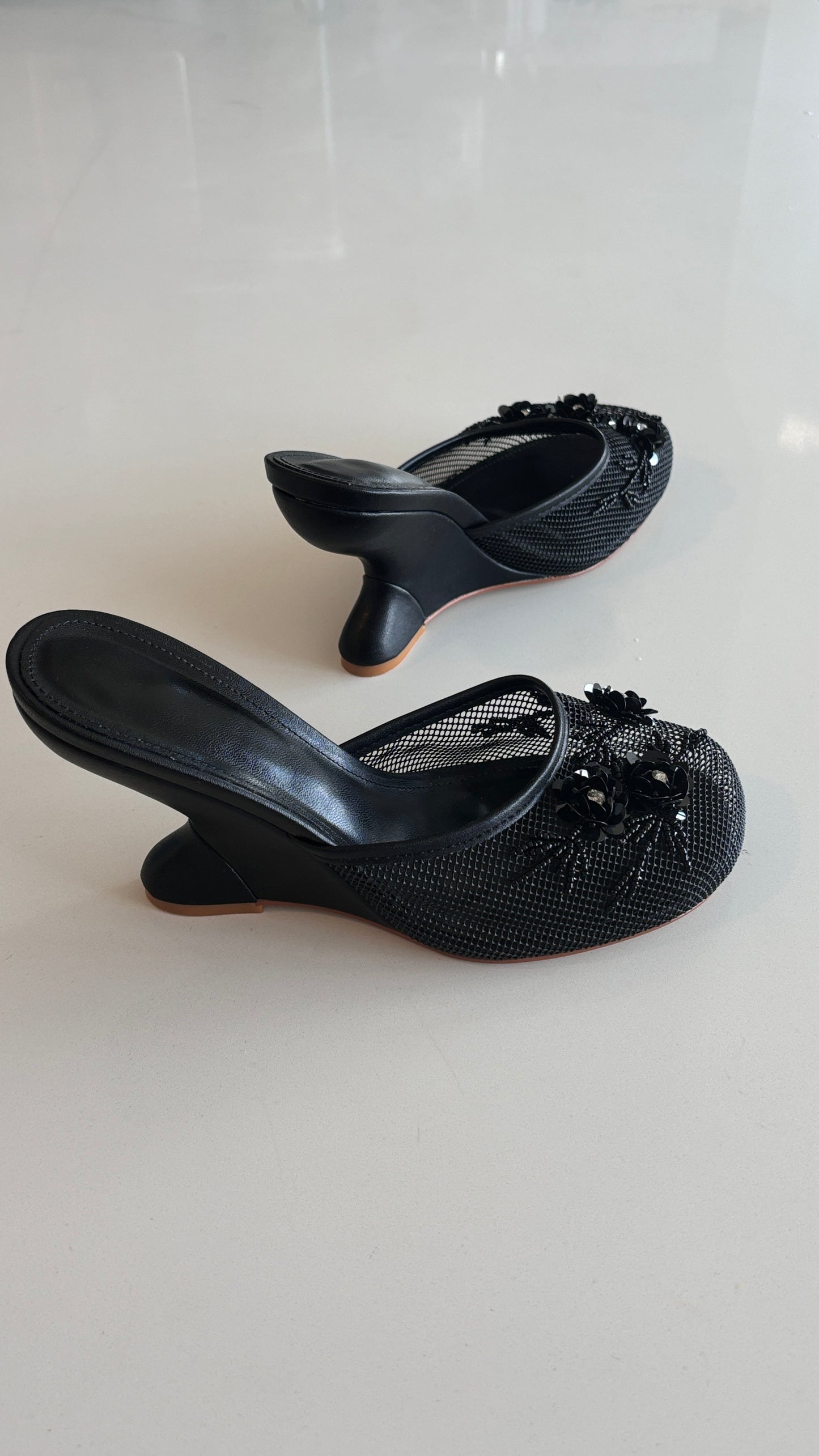 ONYX "Chinese Slipper" Heels