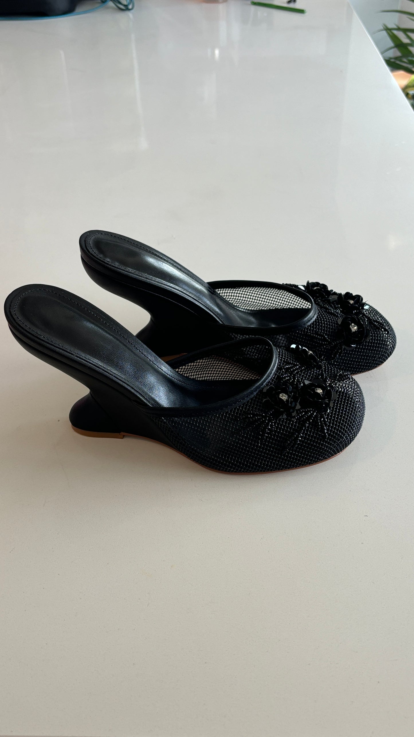 ONYX "Chinese Slipper" Heels