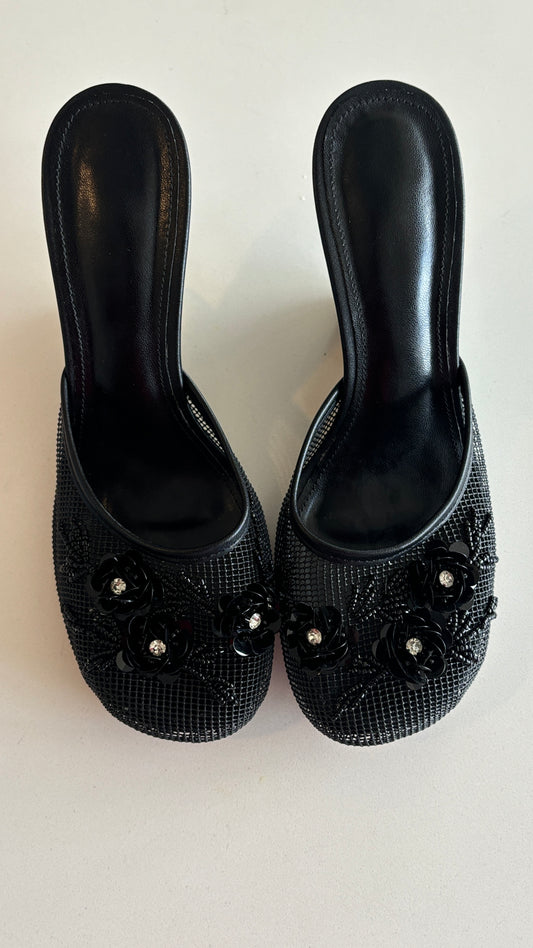 ONYX "Chinese Slipper" Heels